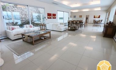 ALQUILER PERMANENTE CORDOBA VILLA CARLOS PAZ Casa 6 amb piscina
