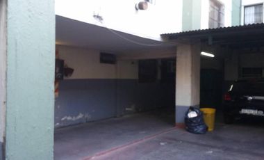 Depto. 4 amb, balcón. Doble cochera. Baulera.