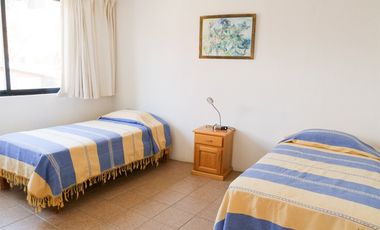 Espaciosa residencia de 4 recámaras 3 y medio baños, inmenso jardín