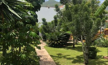 Espaciosa residencia de 4 recámaras 3 y medio baños, inmenso jardín
