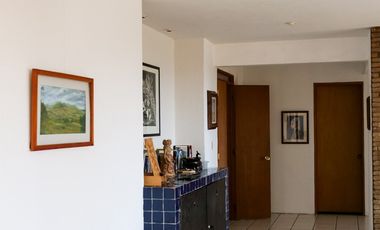 Espaciosa residencia de 4 recámaras 3 y medio baños, inmenso jardín