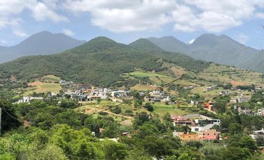 Espaciosa residencia de 4 recámaras 3 y medio baños, inmenso jardín