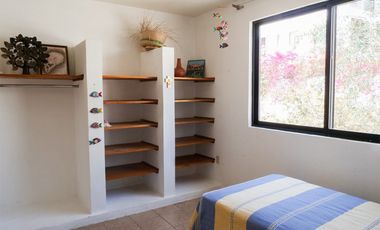 Espaciosa residencia de 4 recámaras 3 y medio baños, inmenso jardín
