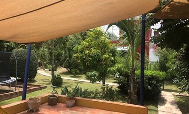 Espaciosa residencia de 4 recámaras 3 y medio baños, inmenso jardín