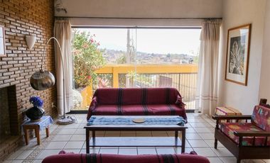 Espaciosa residencia de 4 recámaras 3 y medio baños, inmenso jardín