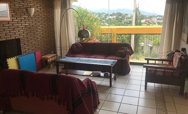 Espaciosa residencia de 4 recámaras 3 y medio baños, inmenso jardín