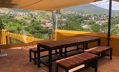 Espaciosa residencia de 4 recámaras 3 y medio baños, inmenso jardín