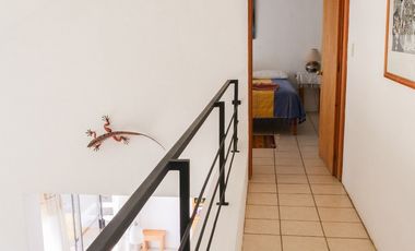Espaciosa residencia de 4 recámaras 3 y medio baños, inmenso jardín