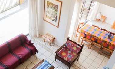 Espaciosa residencia de 4 recámaras 3 y medio baños, inmenso jardín