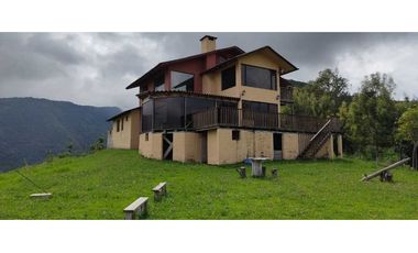 En venta Casa de Campo con Tres Hectarias de Terreno en Otavalo.
