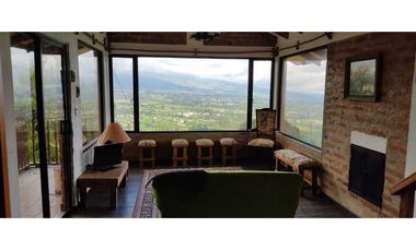 En venta Casa de Campo con Tres Hectarias de Terreno en Otavalo.