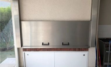 Amplia Casa contemporánea 5 dormitorios y piscina barrio privado Arenas del Sur