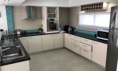 Amplia Casa contemporánea 5 dormitorios y piscina barrio privado Arenas del Sur