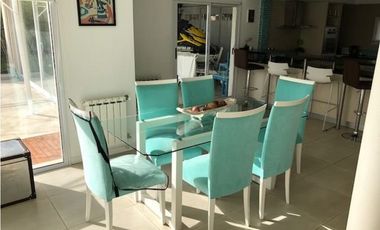 Amplia Casa contemporánea 5 dormitorios y piscina barrio privado Arenas del Sur