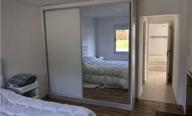 Amplia Casa contemporánea 5 dormitorios y piscina barrio privado Arenas del Sur