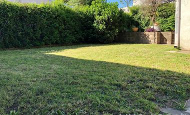 Propiedad ubicada a 400 metros de la Avenida Berlín .