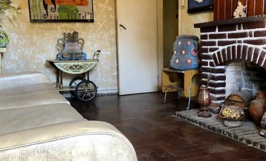 Propiedad ubicada a 400 metros de la Avenida Berlín .