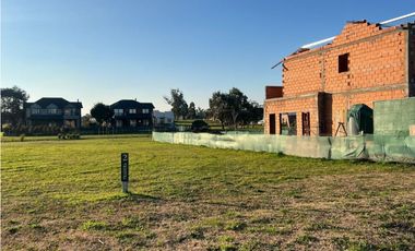 Lote de 713 m2 en Casonas del Haras. Barrio Praderas