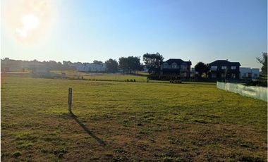 Lote de 713 m2 en Casonas del Haras. Barrio Praderas