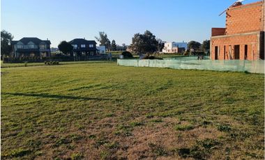 Lote de 713 m2 en Casonas del Haras. Barrio Praderas
