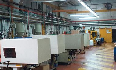 Importante establecimiento industrial de 2350 m2 cubiertos del rubro del plástico.