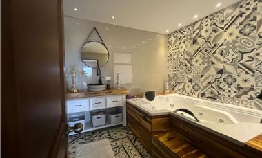 Casa para la venta en El Poblado Cola del Zorro