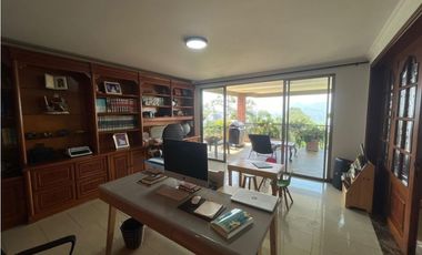 Casa para la venta en El Poblado Cola del Zorro