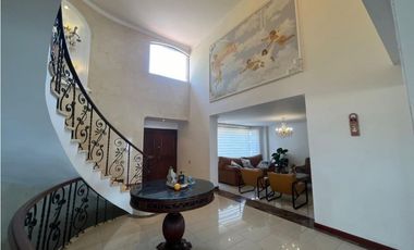 Casa para la venta en El Poblado Cola del Zorro