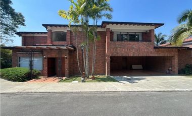 Casa para la venta en El Poblado Cola del Zorro