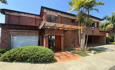 Casa para la venta en El Poblado Cola del Zorro