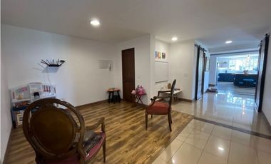 Casa para la venta en El Poblado Cola del Zorro