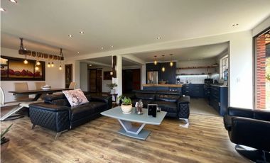 Casa para la venta en El Poblado Cola del Zorro