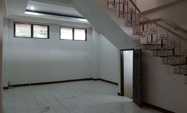 Rumah colomadu dekat bandara