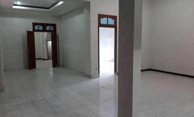 Rumah colomadu dekat bandara