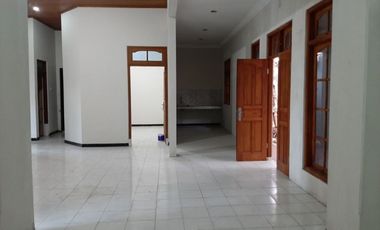 Rumah colomadu dekat bandara