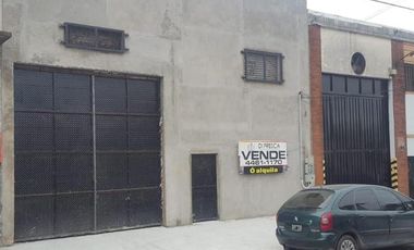 AMPLIO GALPON 350 M2  + VESTUARIO Y OFICINA