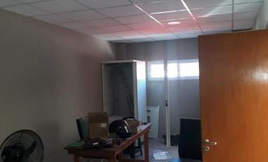 AMPLIO GALPON 350 M2  + VESTUARIO Y OFICINA