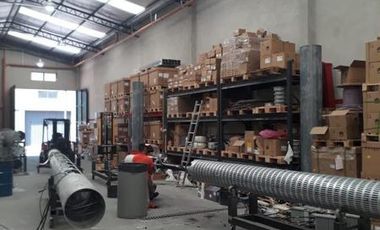 AMPLIO GALPON 350 M2  + VESTUARIO Y OFICINA