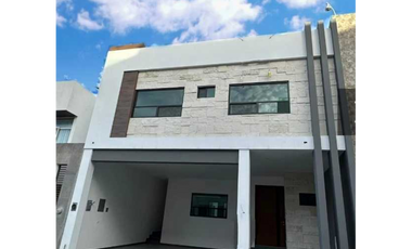 Casa en Venta Cumbres Élite con Alberca en Monterrey, NL