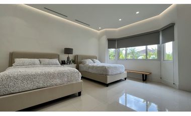 Venta de casa remodelada con piscina en Costa Sur, PH Sunset Coast