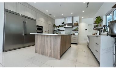 Venta de casa remodelada con piscina en Costa Sur, PH Sunset Coast
