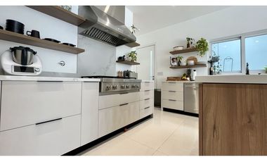 Venta de casa remodelada con piscina en Costa Sur, PH Sunset Coast