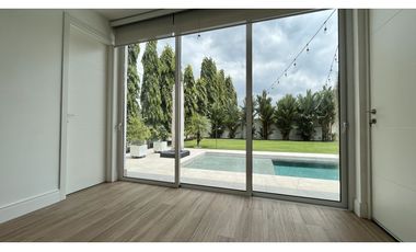 Venta de casa remodelada con piscina en Costa Sur, PH Sunset Coast