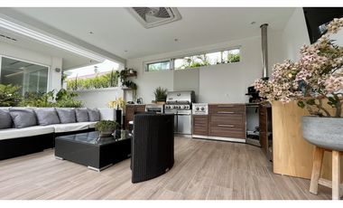 Venta de casa remodelada con piscina en Costa Sur, PH Sunset Coast