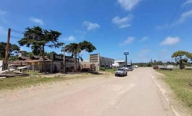 Galpón con Local y Vvda s/Lote 1400m2