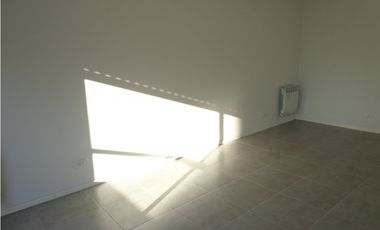 Oficinas en ph 90 m2 en tres plantas / Apto para vivienda