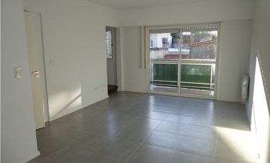 Oficinas en ph 90 m2 en tres plantas / Apto para vivienda
