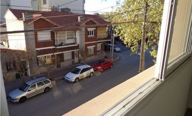 Oficinas en ph 90 m2 en tres plantas / Apto para vivienda