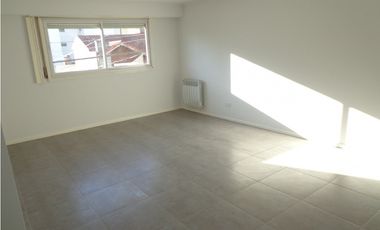 Oficinas en ph 90 m2 en tres plantas / Apto para vivienda