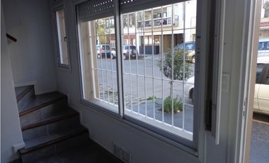 Oficinas en ph 90 m2 en tres plantas / Apto para vivienda